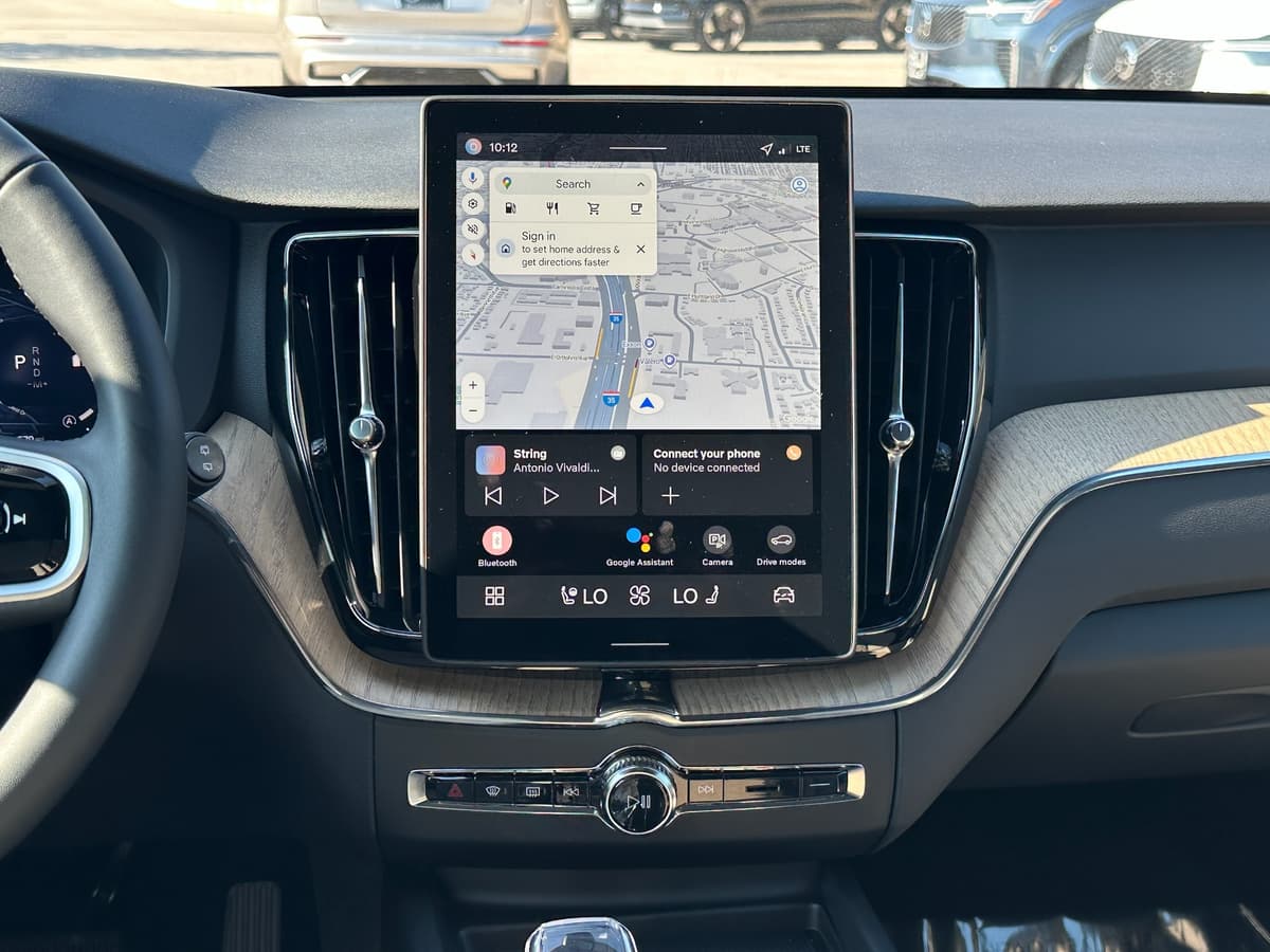 2026 Volvo XC60 - Image 12