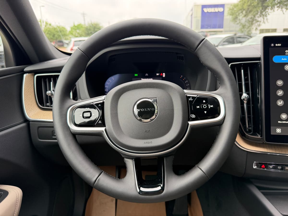 2026 Volvo XC60 - Image 14