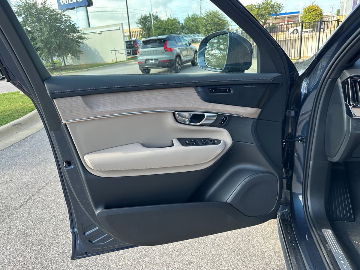 2026 Volvo XC90 - Image 16