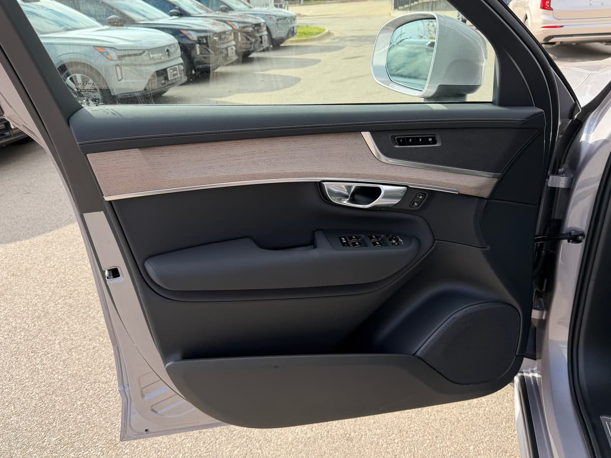 2026 Volvo XC90 - Image 17