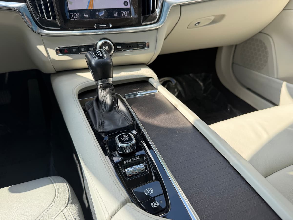 2018 Volvo V90 Cross Country - Image 15