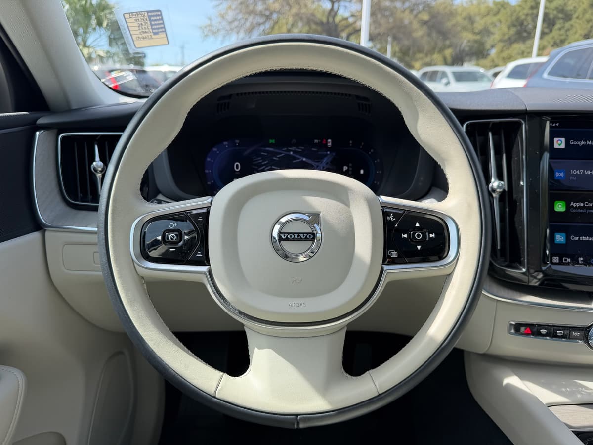 2023 Volvo XC60 - Image 17