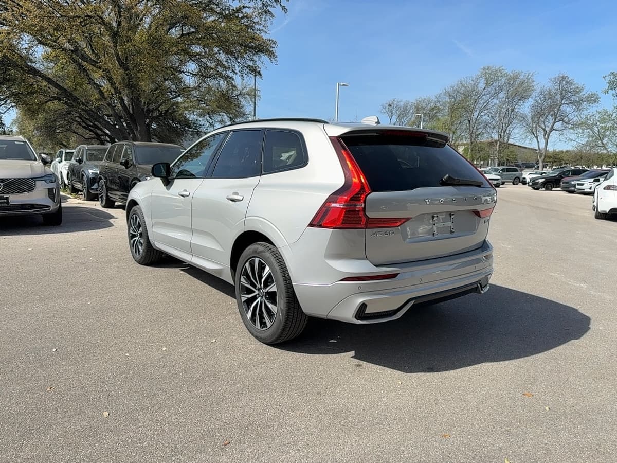 2025 Volvo XC60 - Image 3