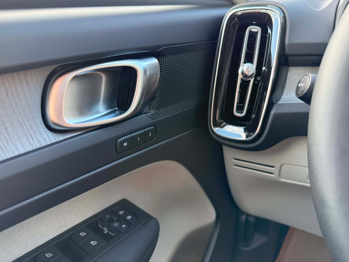 2026 Volvo XC40 - Image 19