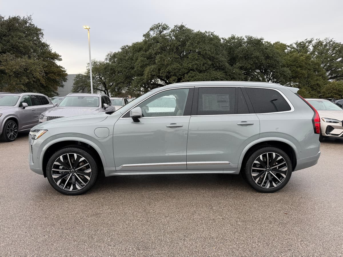 2026 Volvo XC90 plug-in hybrid - Image 3