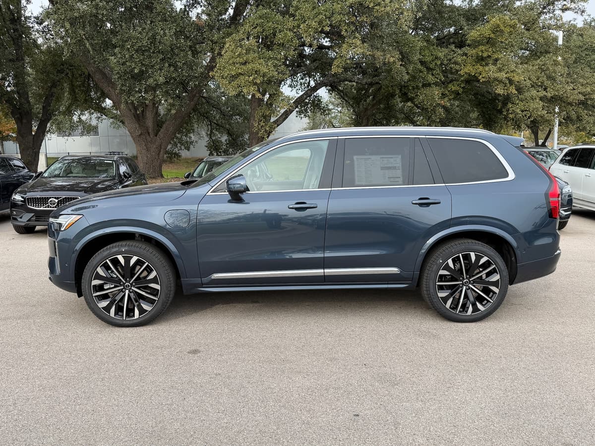 2026 Volvo XC90 plug-in hybrid - Image 3