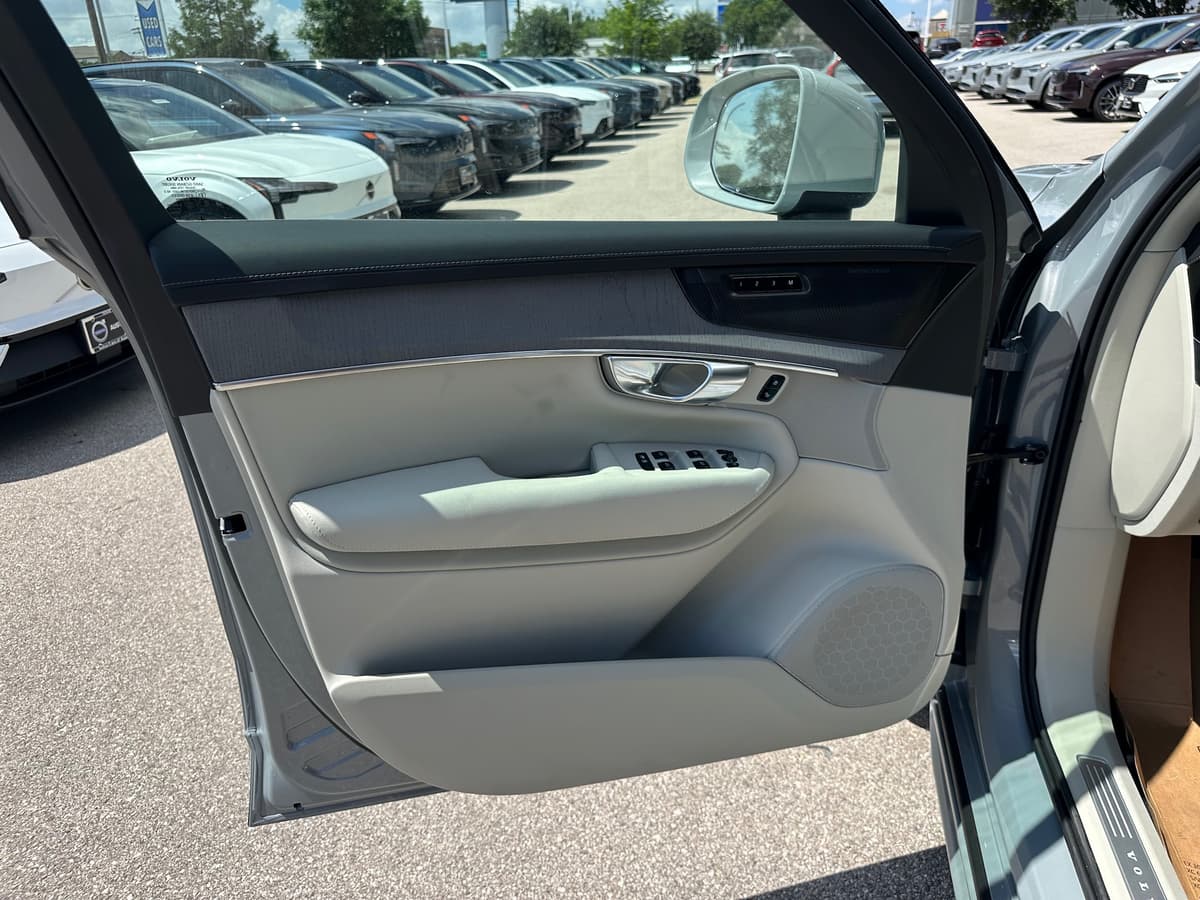 2026 Volvo XC90 - Image 18