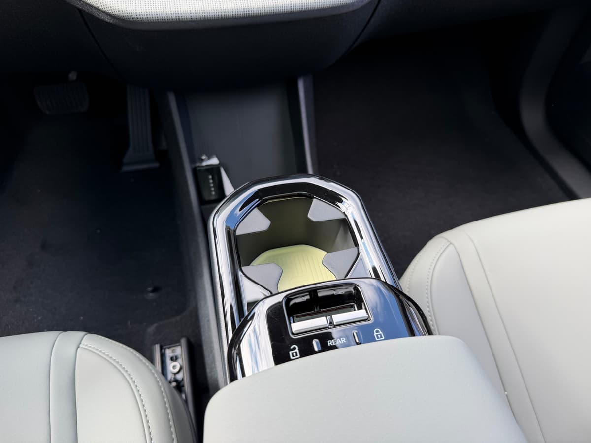 2026 Volvo EX30 - Image 13