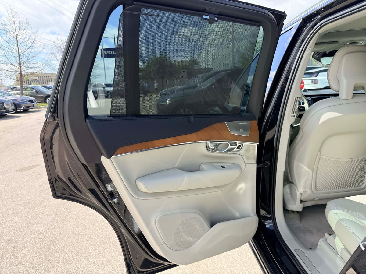 2016 Volvo XC90 Hybrid - Image 14