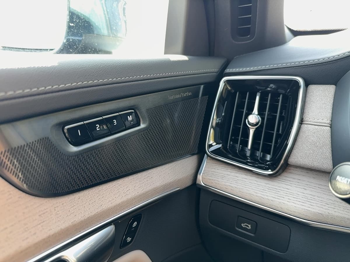 2026 Volvo XC90 - Image 18