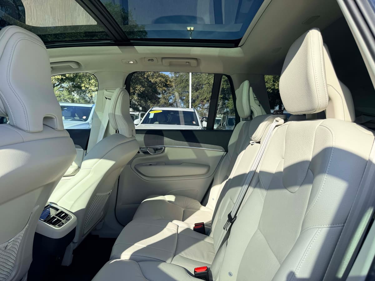 2025 Volvo XC90 - Image 15