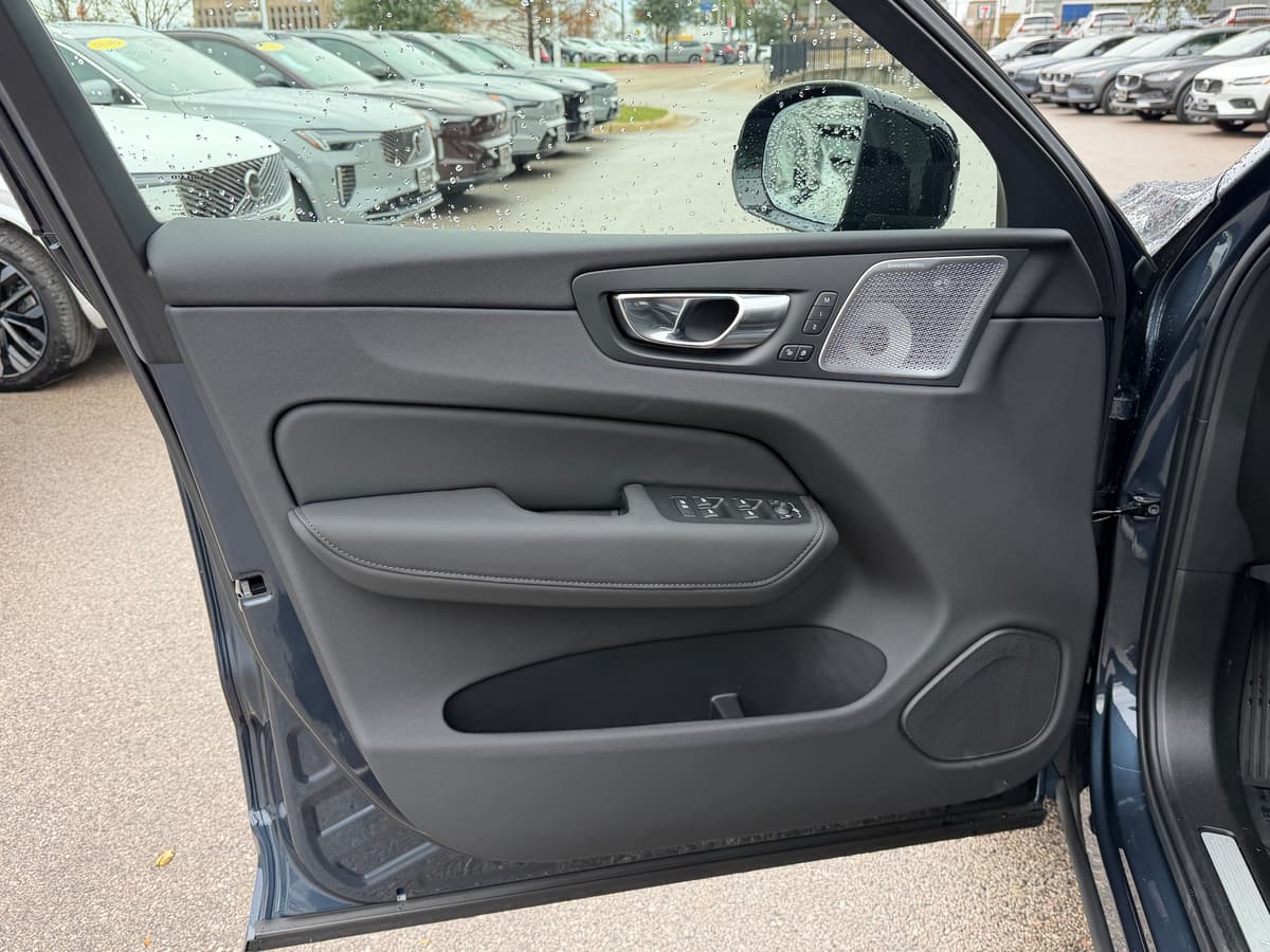 2026 Volvo XC60 - Image 18