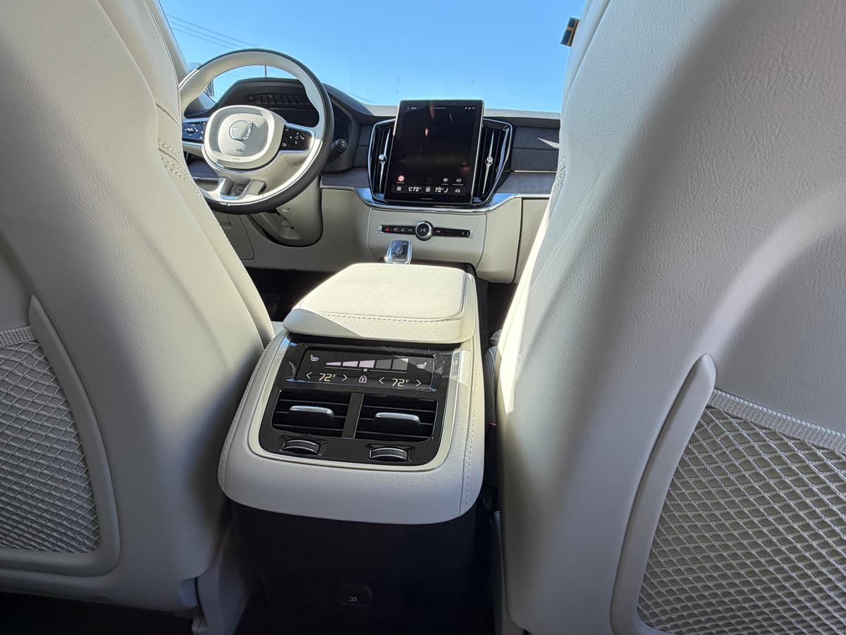 2026 Volvo XC90 - Image 12