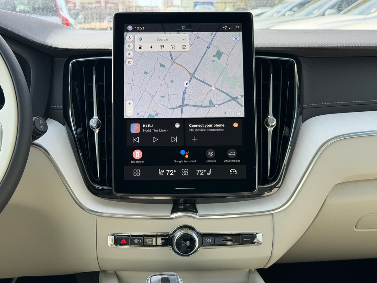 2026 Volvo XC60 plug-in hybrid - Image 12