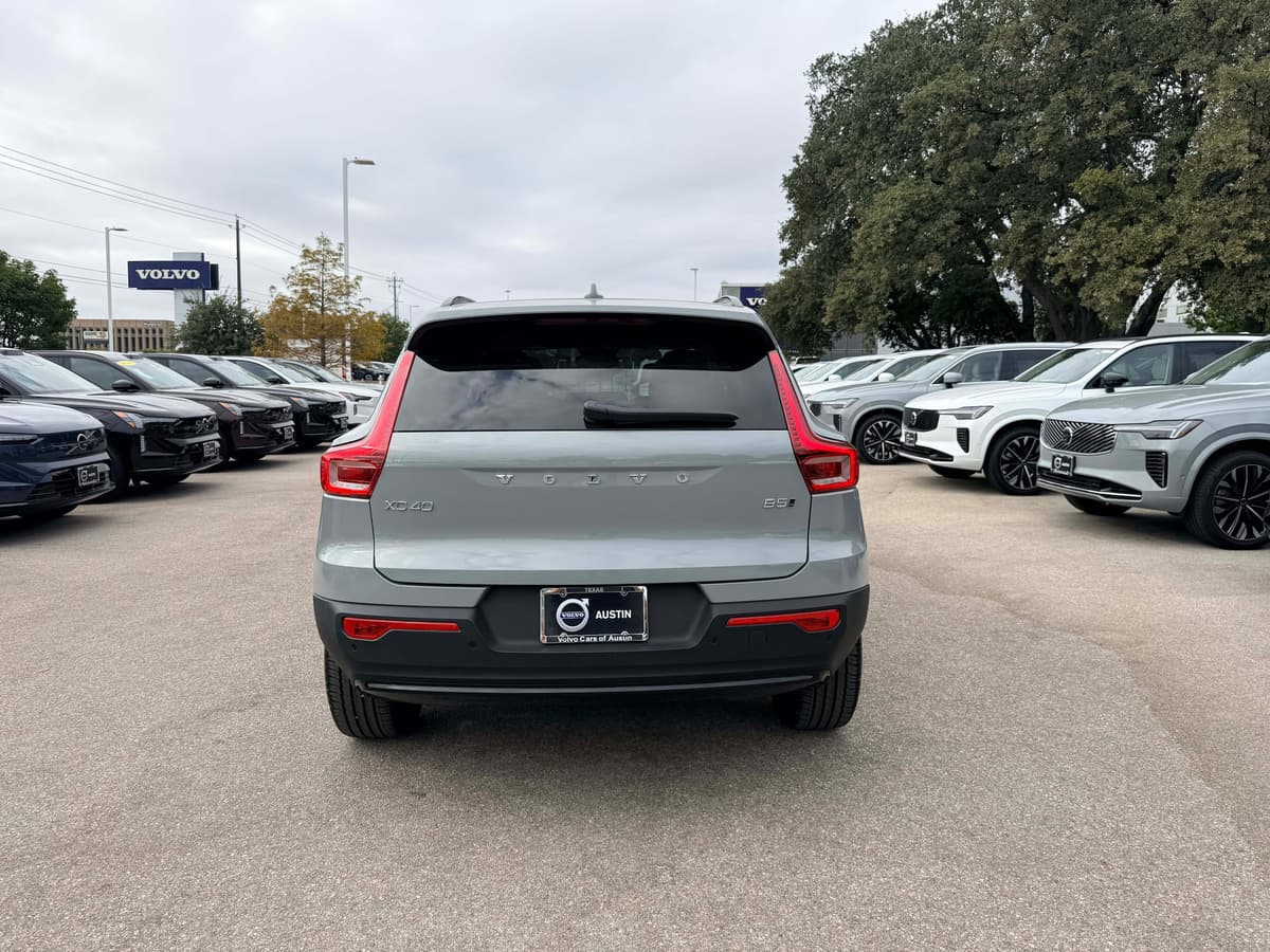 2026 Volvo XC40 - Image 5