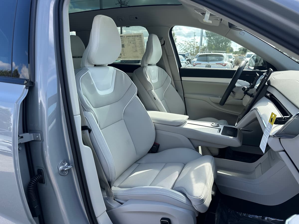 2025 Volvo EX90 - Image 8