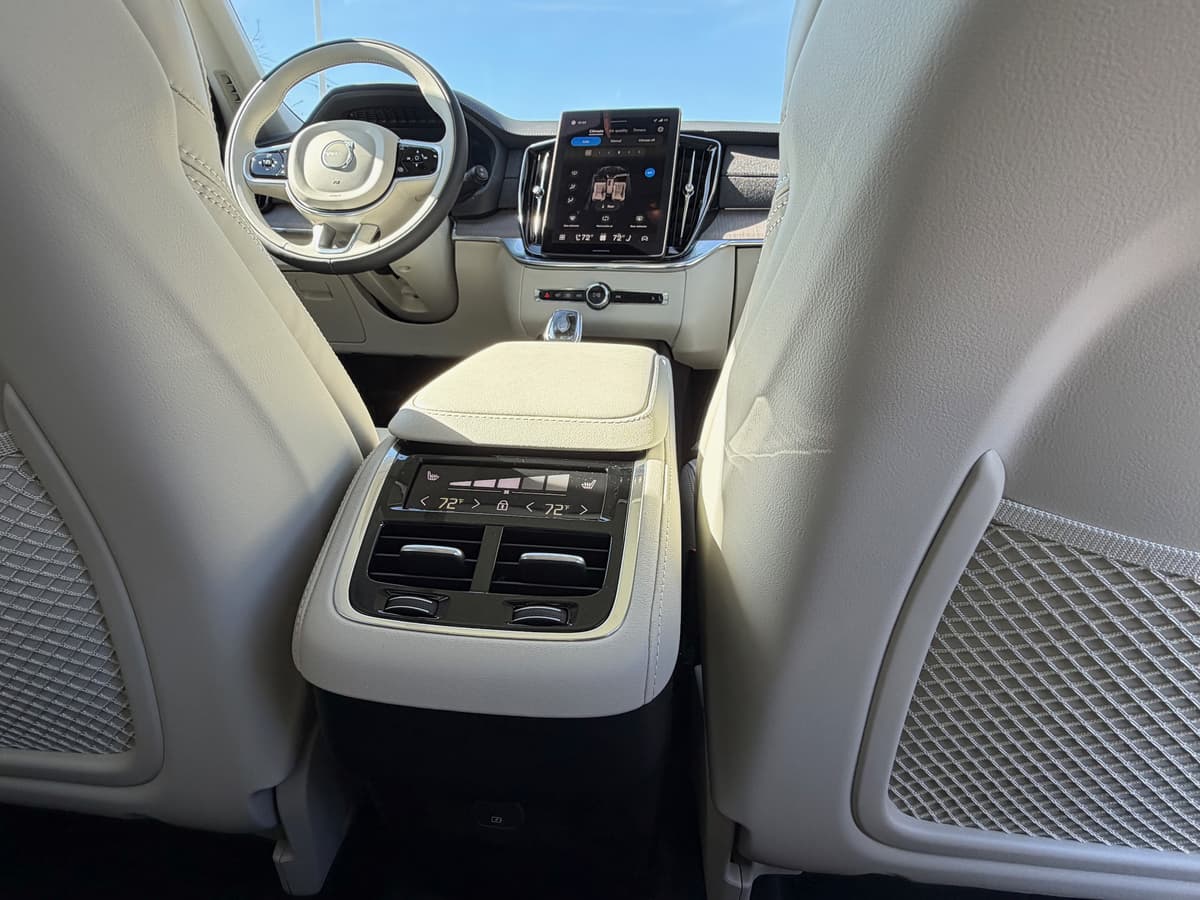 2026 Volvo XC90 - Image 12