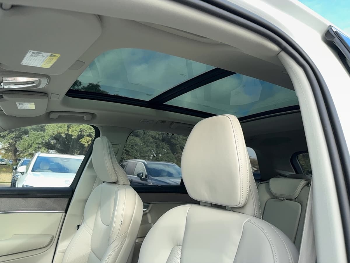 2026 Volvo XC90 plug-in hybrid - Image 11