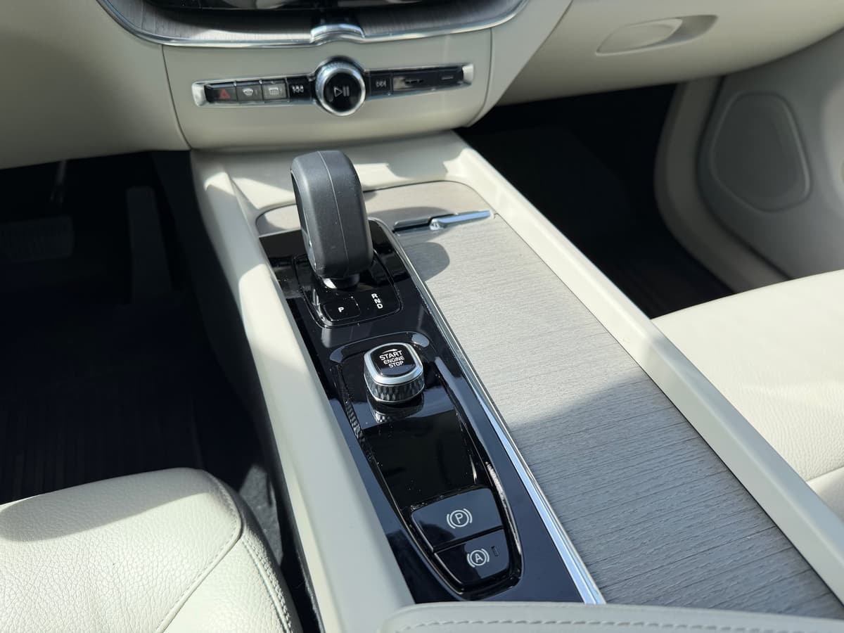 2023 Volvo XC60 - Image 16