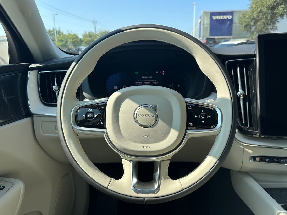 2026 Volvo XC60 - Image 14