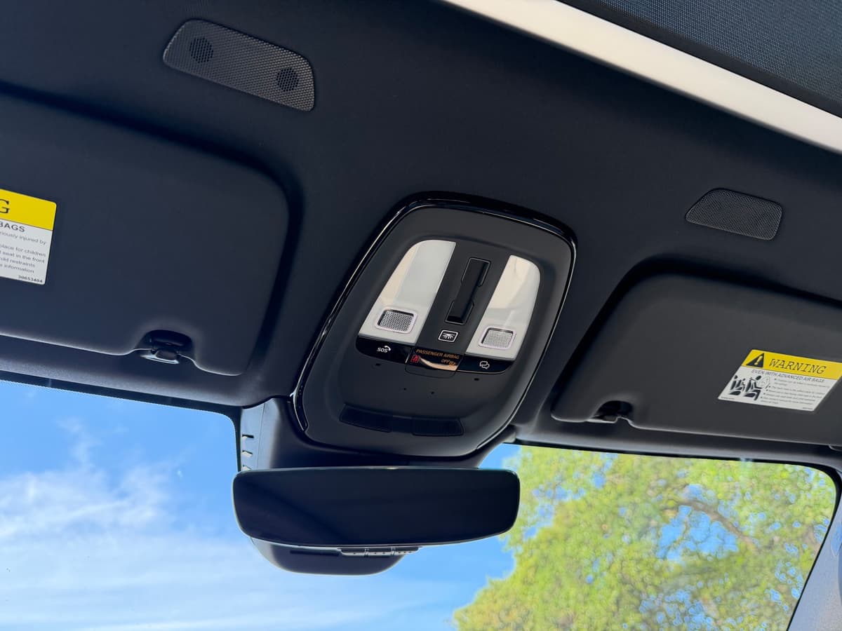 2026 Volvo XC60 plug-in hybrid - Image 15