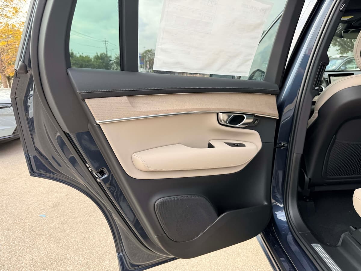 2026 Volvo XC90 - Image 15