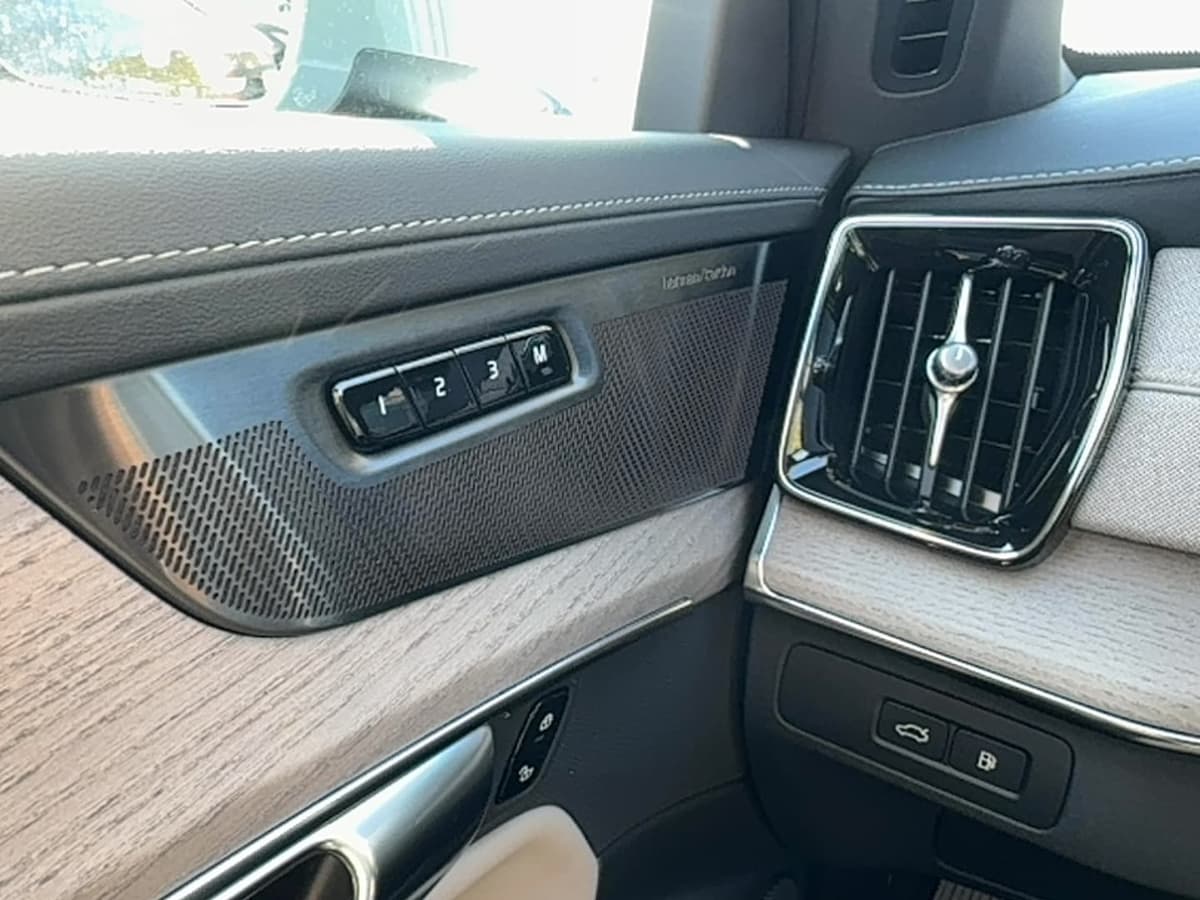 2026 Volvo XC90 plug-in hybrid - Image 19