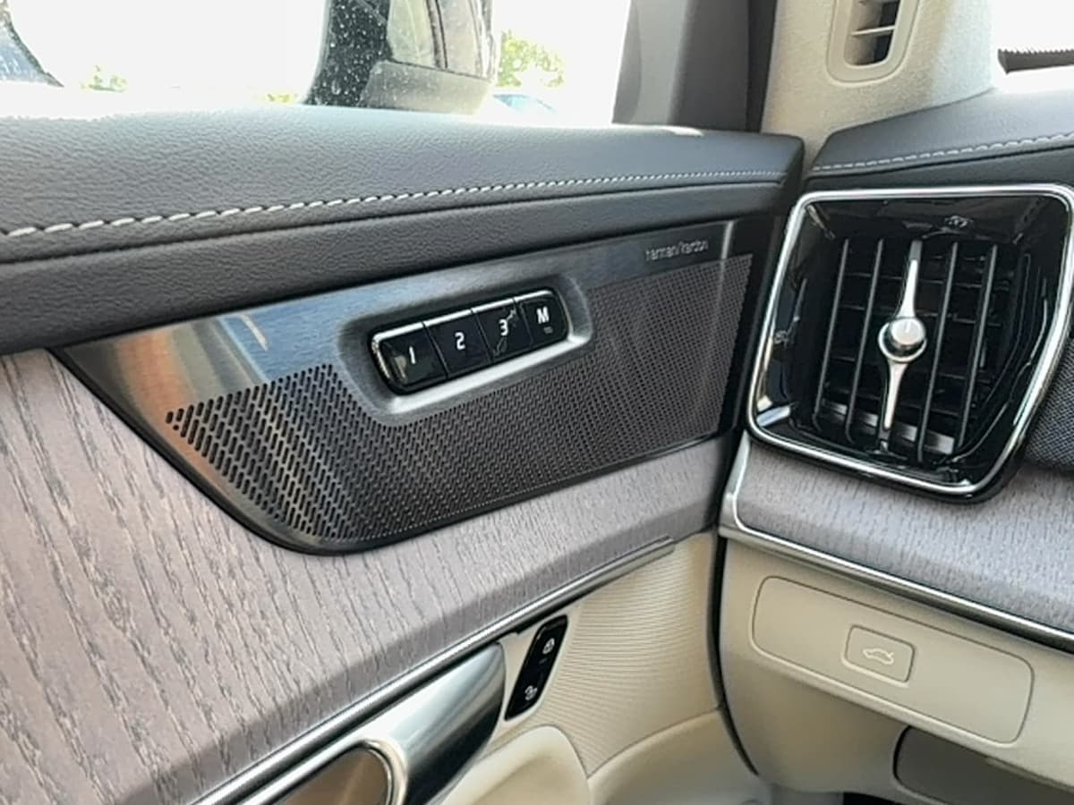 2026 Volvo XC90 - Image 18