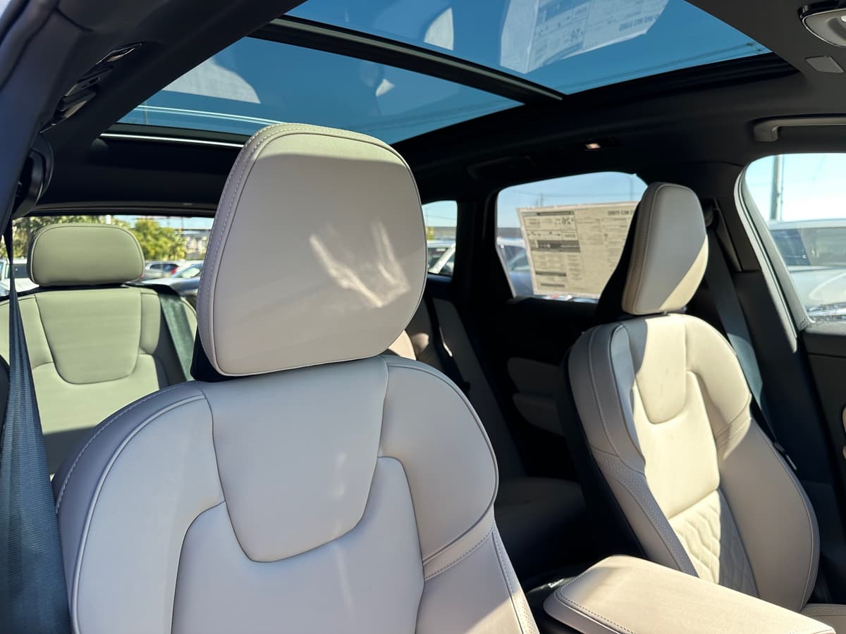 2026 Volvo XC60 - Image 9