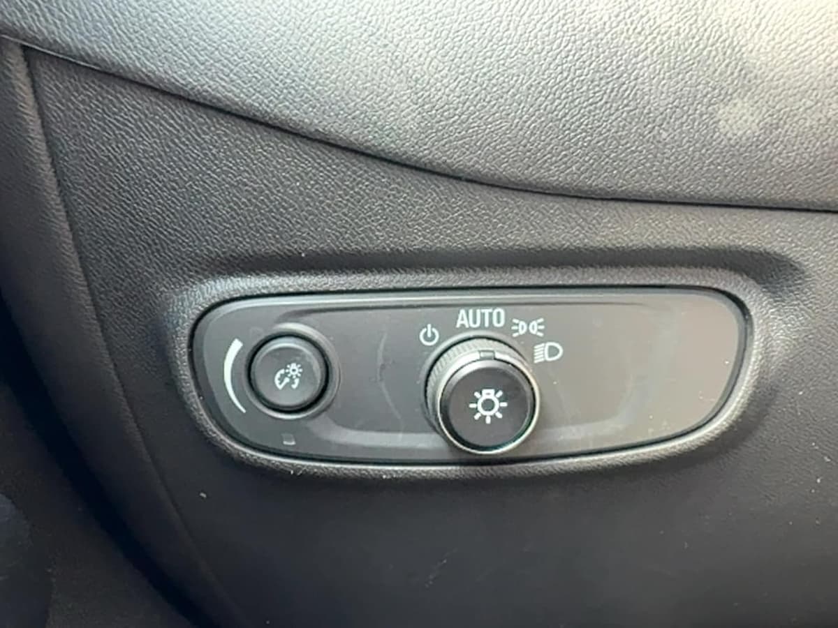 2023 Chevrolet Equinox - Image 17