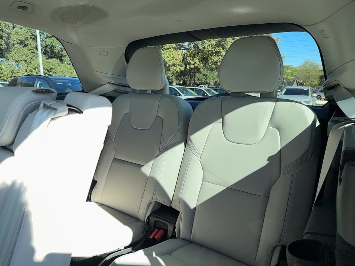 2026 Volvo XC90 - Image 16