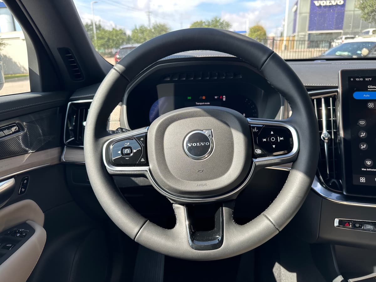 2026 Volvo XC90 - Image 15
