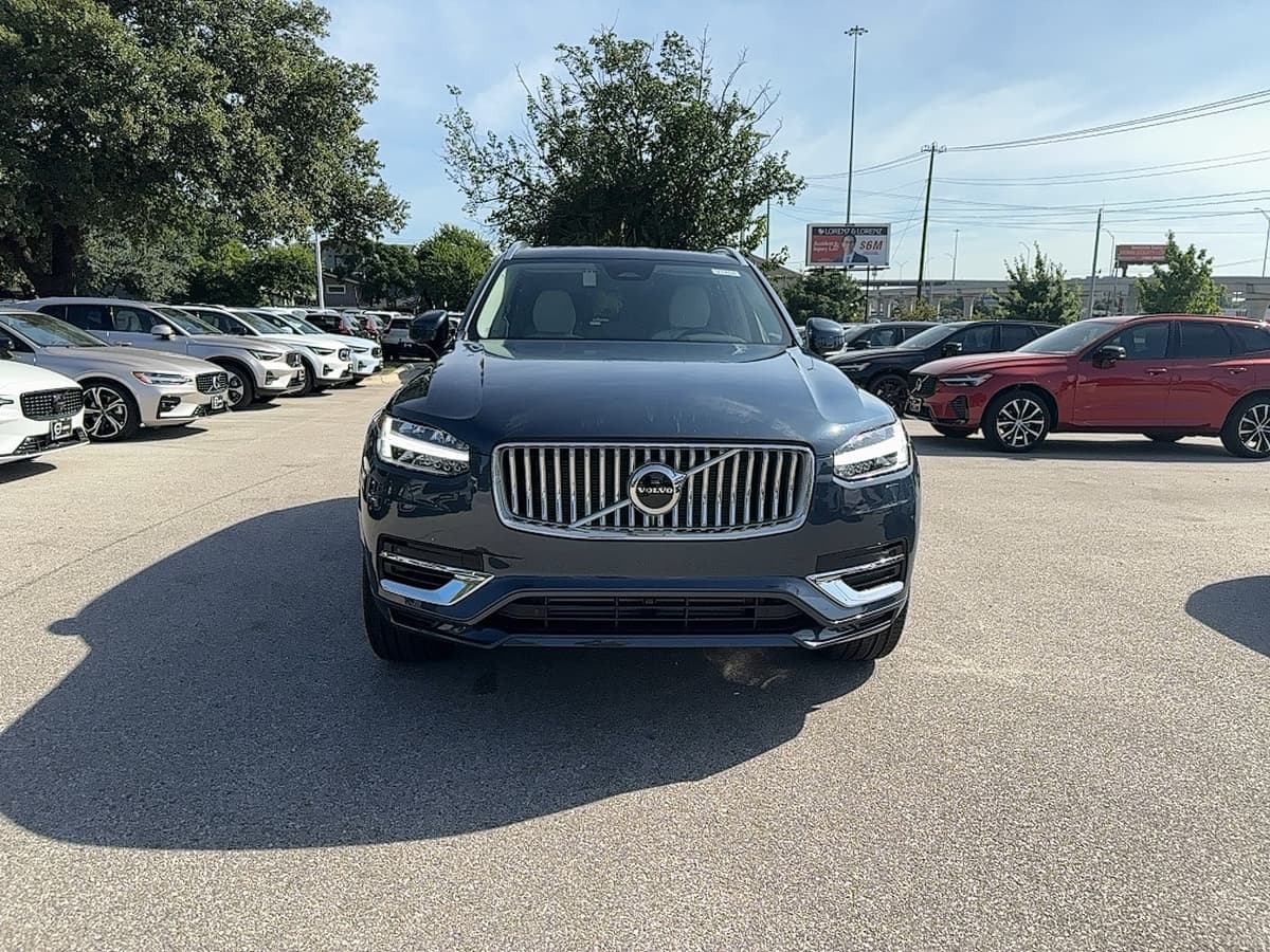 2025 Volvo XC90 plug-in hybrid - Image 9