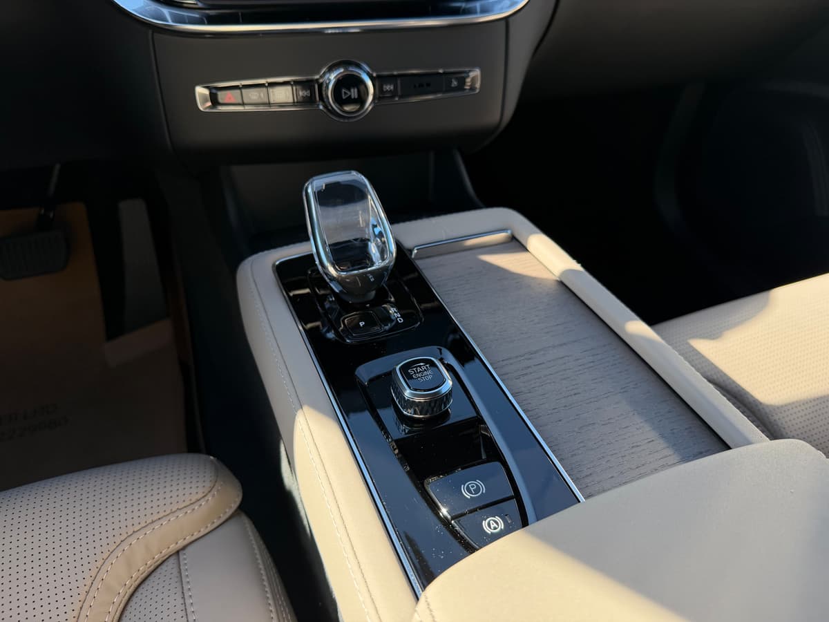 2026 Volvo XC90 plug-in hybrid - Image 13