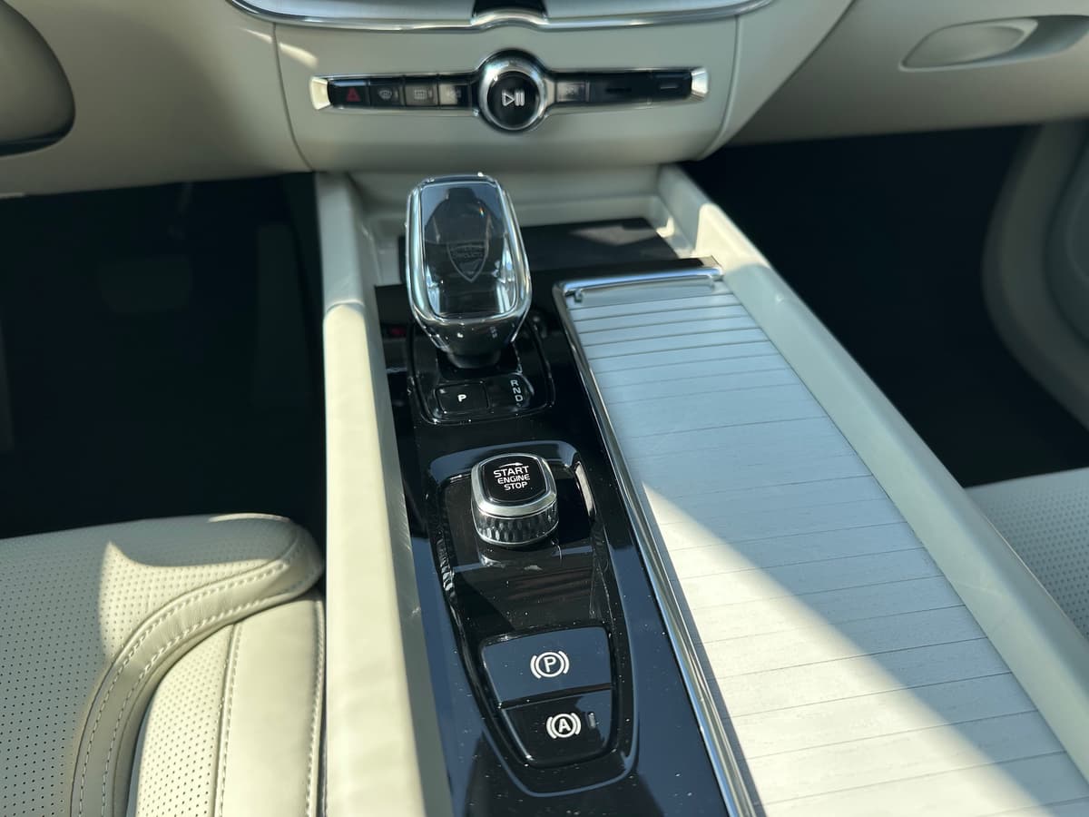 2026 Volvo XC60 - Image 13