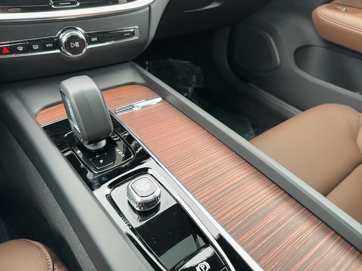 2026 Volvo V60 Cross Country - Image 25