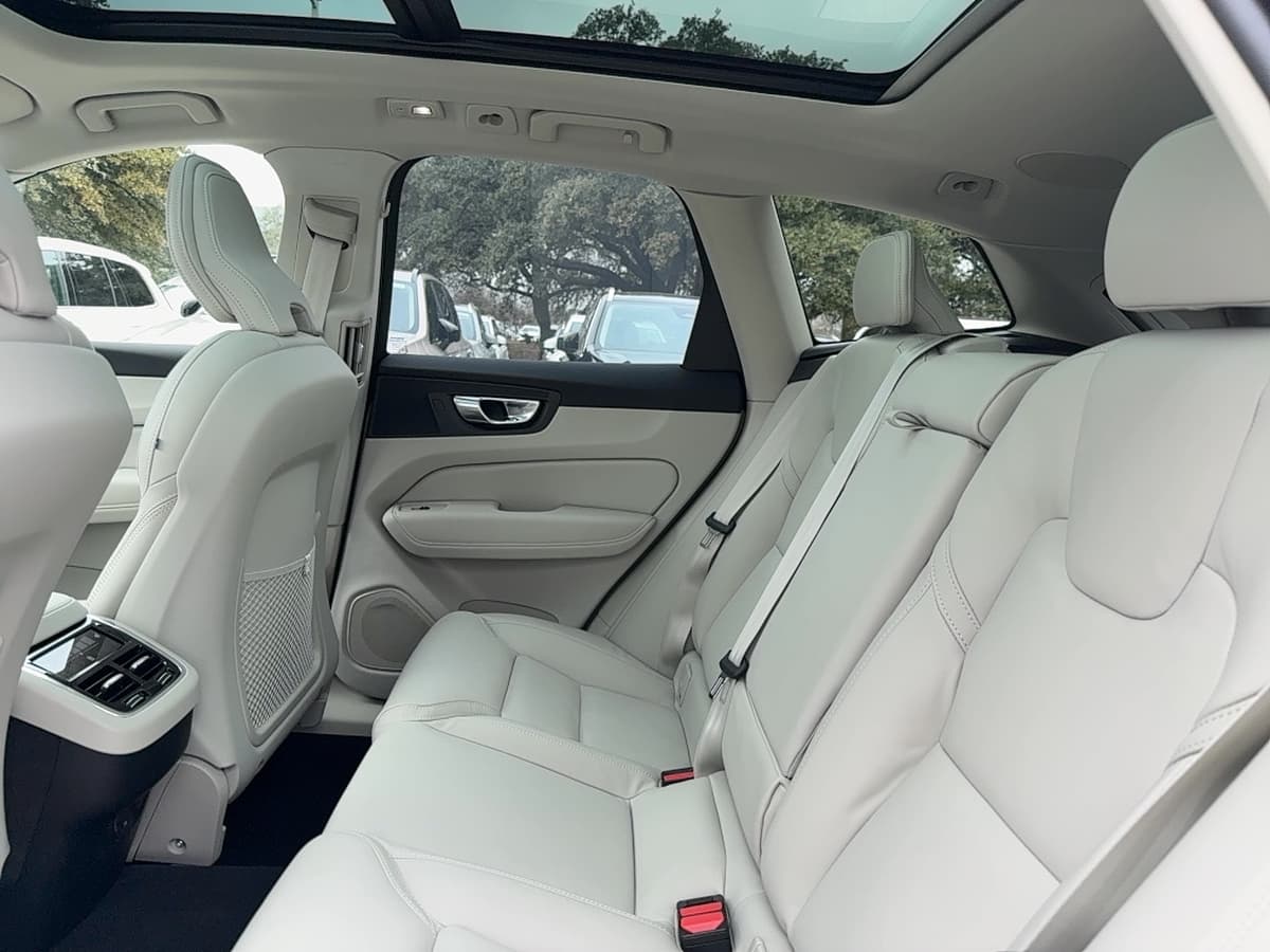 2026 Volvo XC60 - Image 17