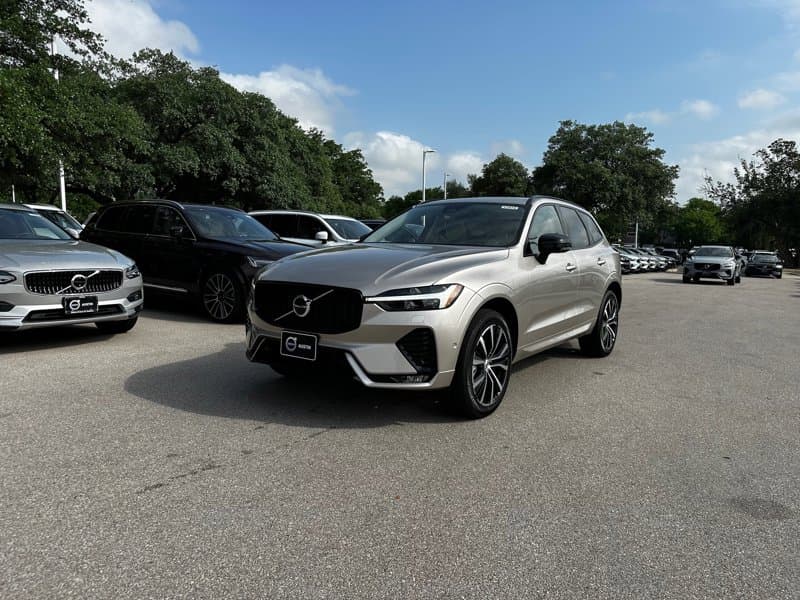 2025 Volvo XC60 - Image 2