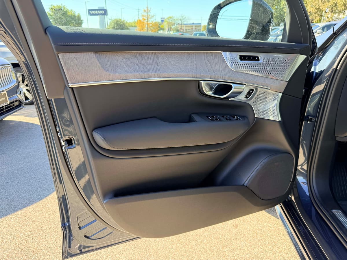 2026 Volvo XC90 - Image 9