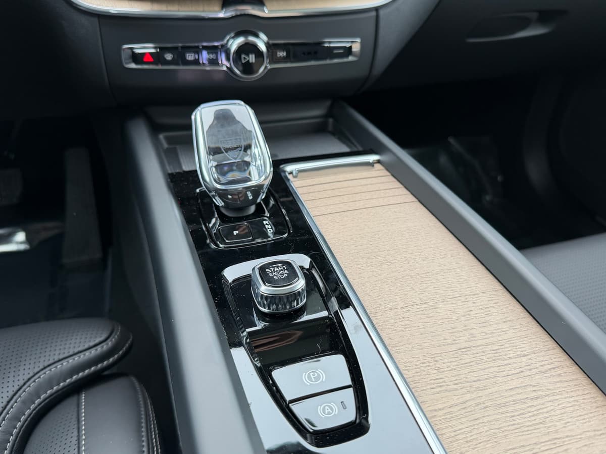 2026 Volvo XC60 - Image 13