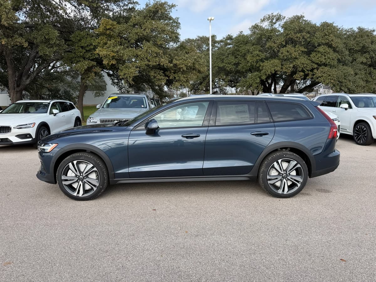 2026 Volvo V60 Cross Country - Image 3