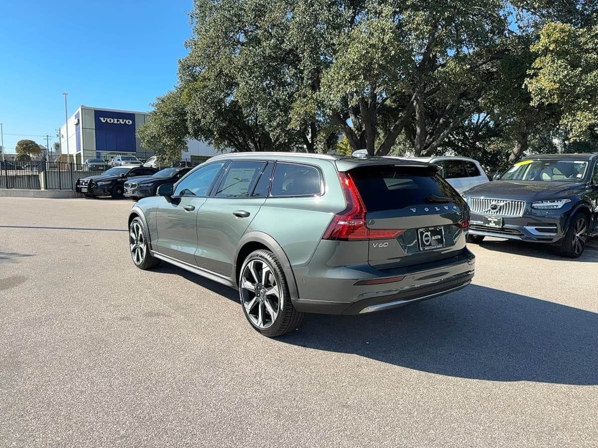 2026 Volvo V60 Cross Country - Image 5