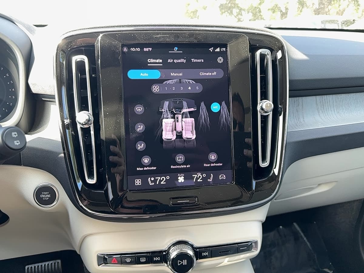 2026 Volvo XC40 - Image 21