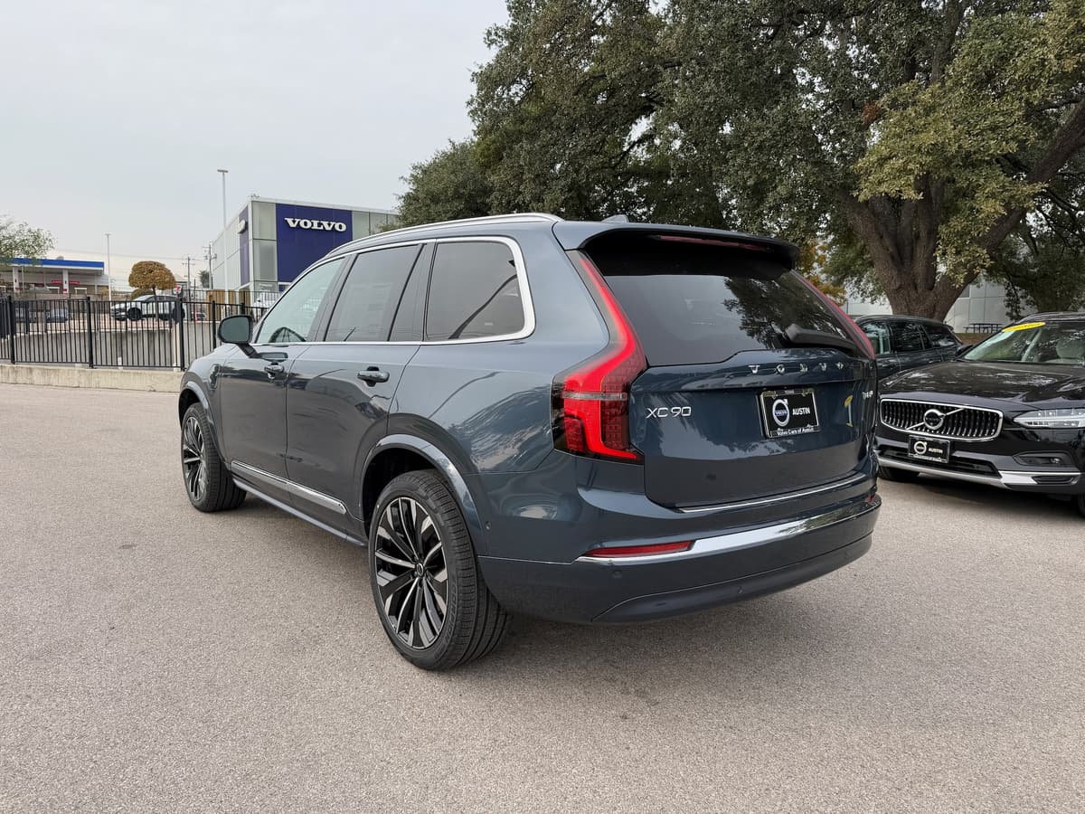 2026 Volvo XC90 plug-in hybrid - Image 4