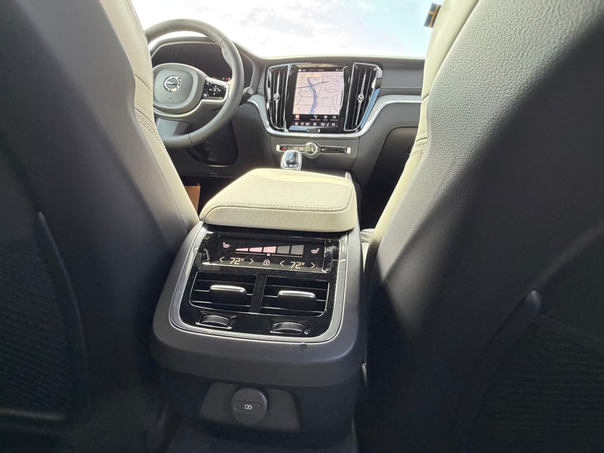 2026 Volvo V60 Cross Country - Image 11