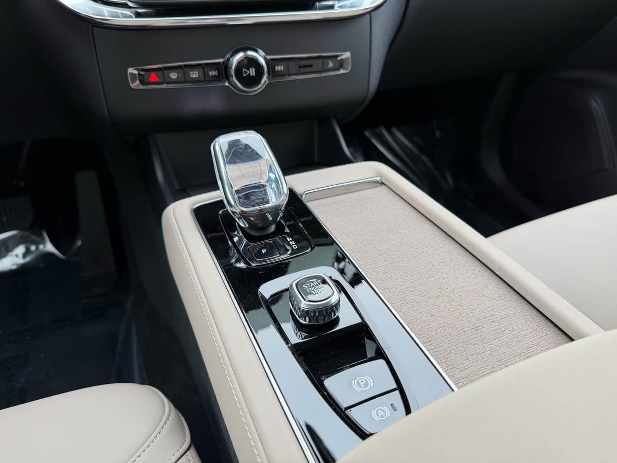 2026 Volvo XC90 plug-in hybrid - Image 14