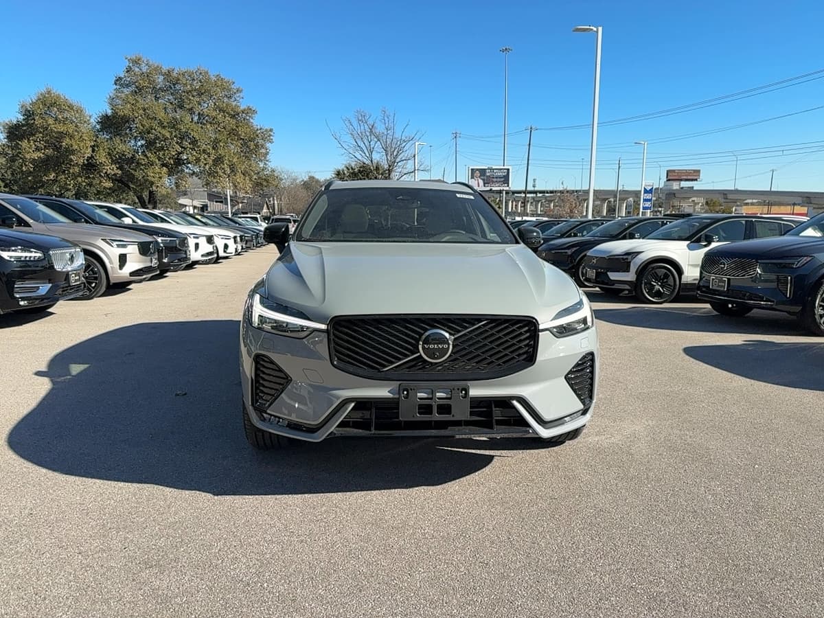 2026 Volvo XC60 - Image 12