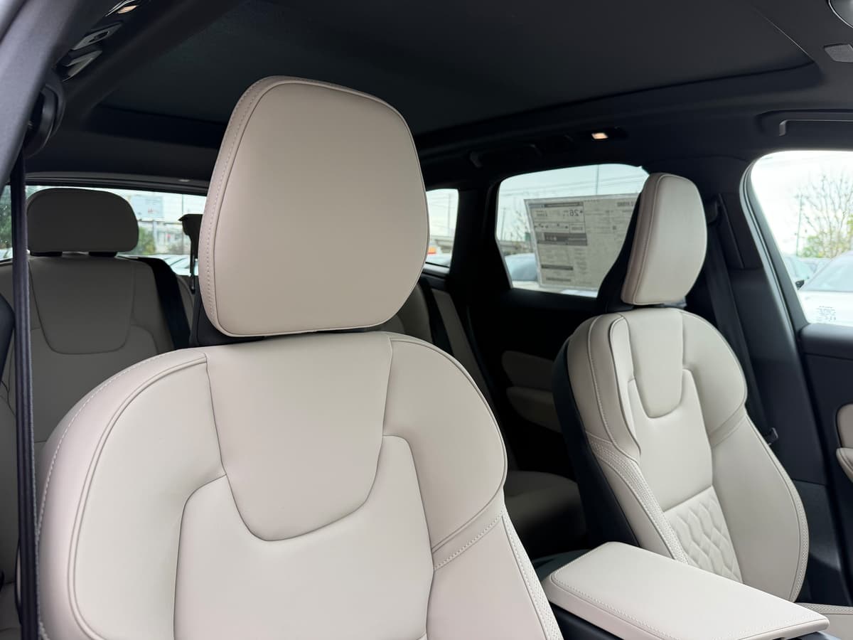 2026 Volvo XC60 - Image 9