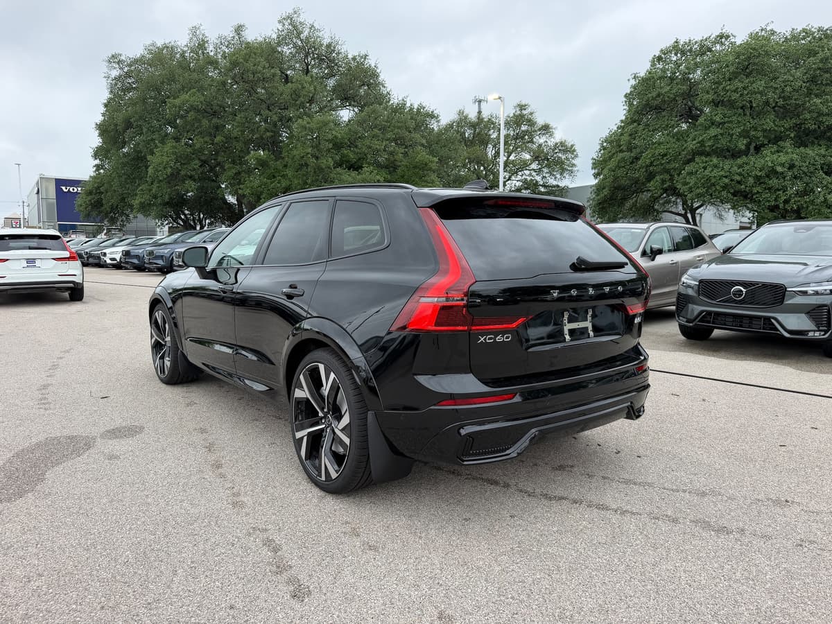 2026 Volvo XC60 - Image 4