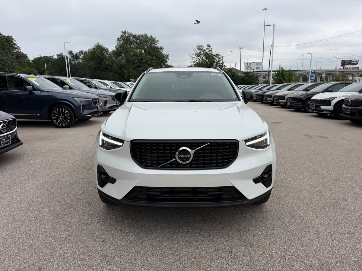 2026 Volvo XC40 - Image 5